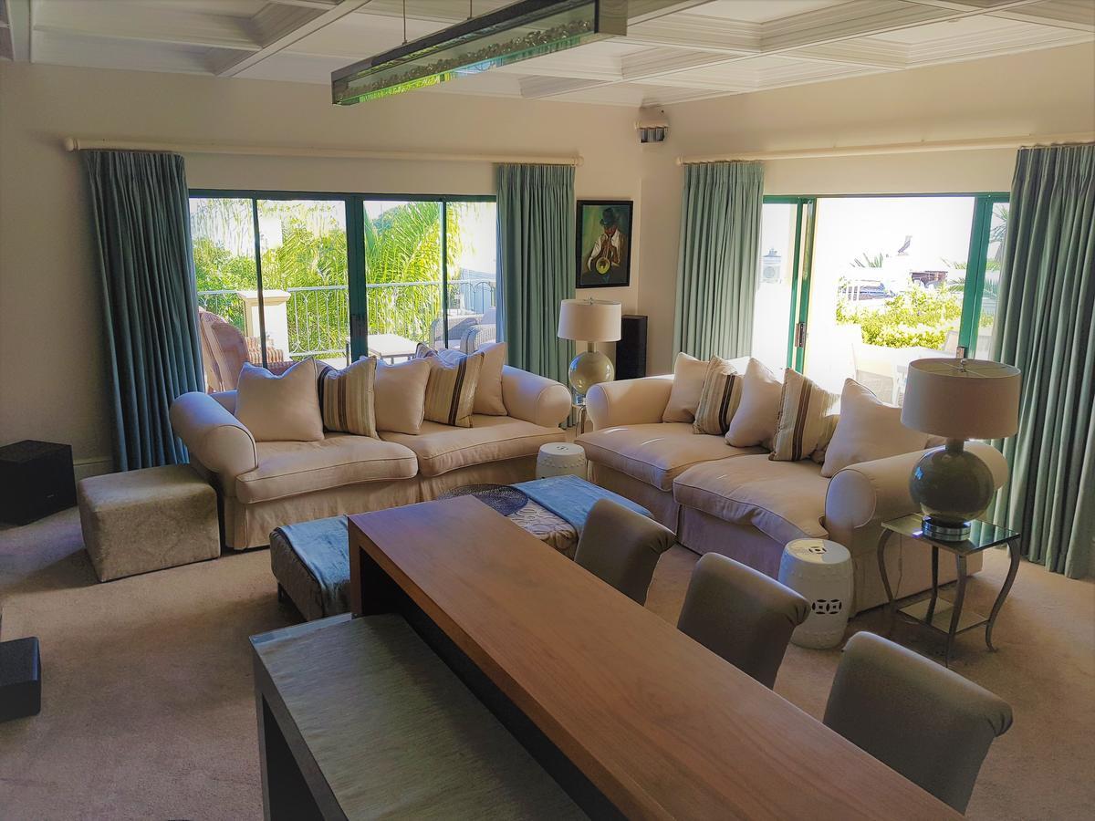 Guest house Q In Fresnaye Cape Town